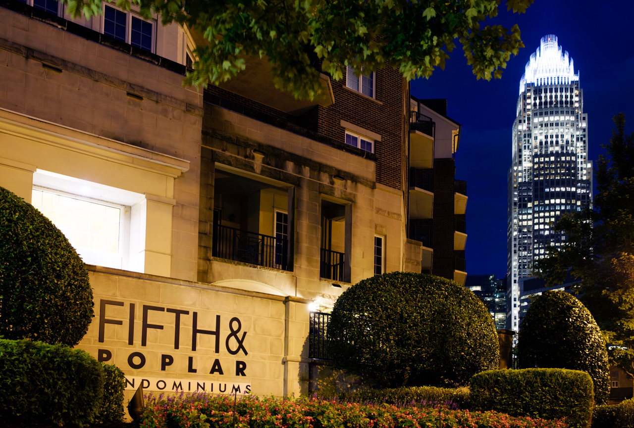 A building with the words " fifth & poplar dominion " on it.